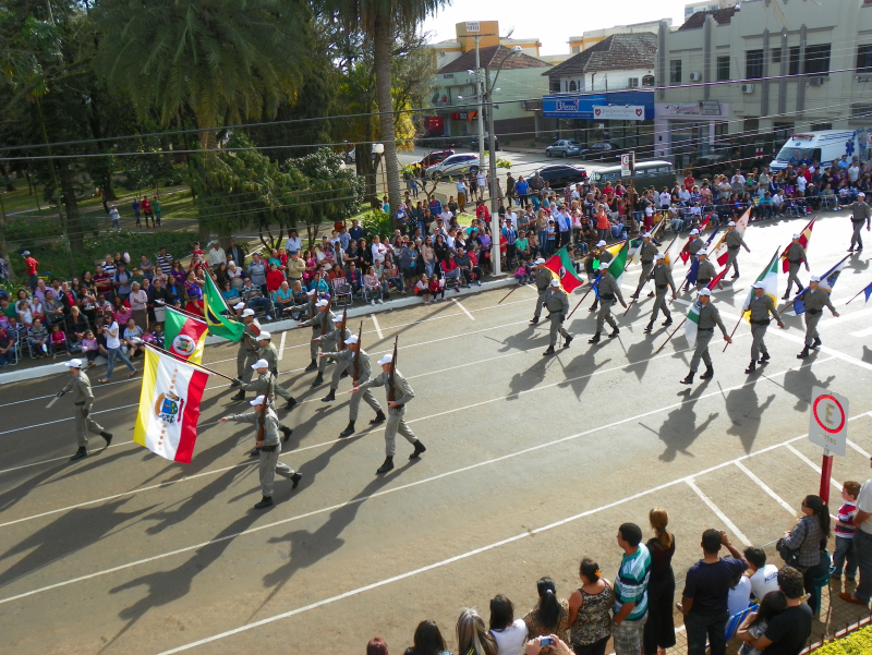 Grandioso desfile do município enalteceu a pátria